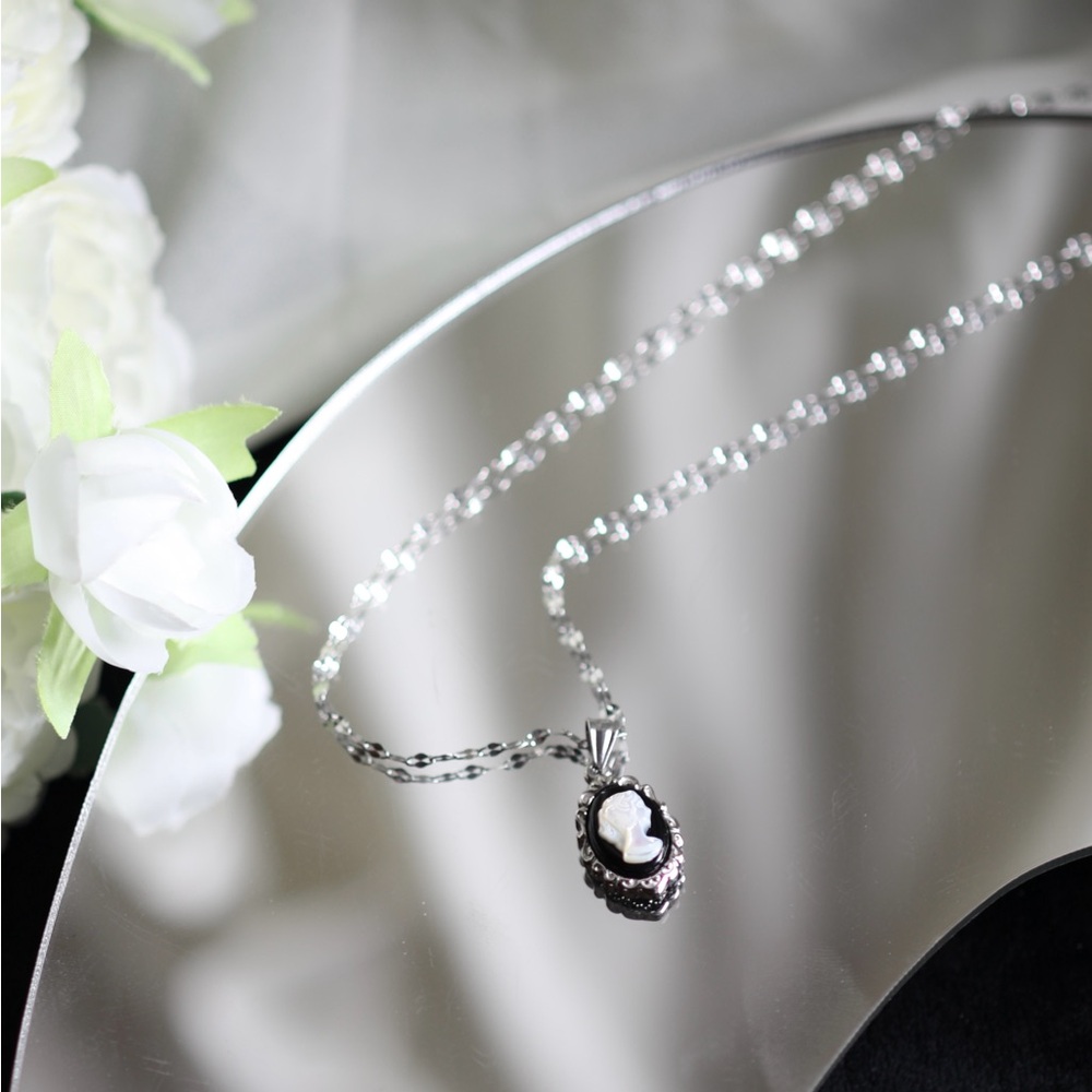 Vintage Cameo on Silver Tone Necklace